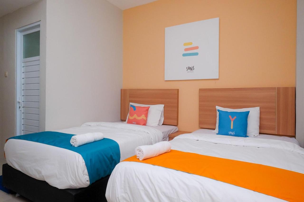 Sans Hotel Tiga Putri Semarang By Reddoorz 外观 照片