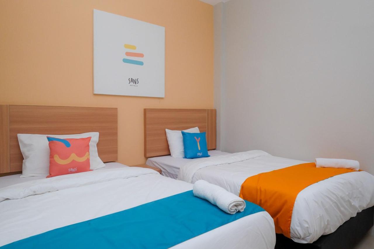 Sans Hotel Tiga Putri Semarang By Reddoorz 外观 照片
