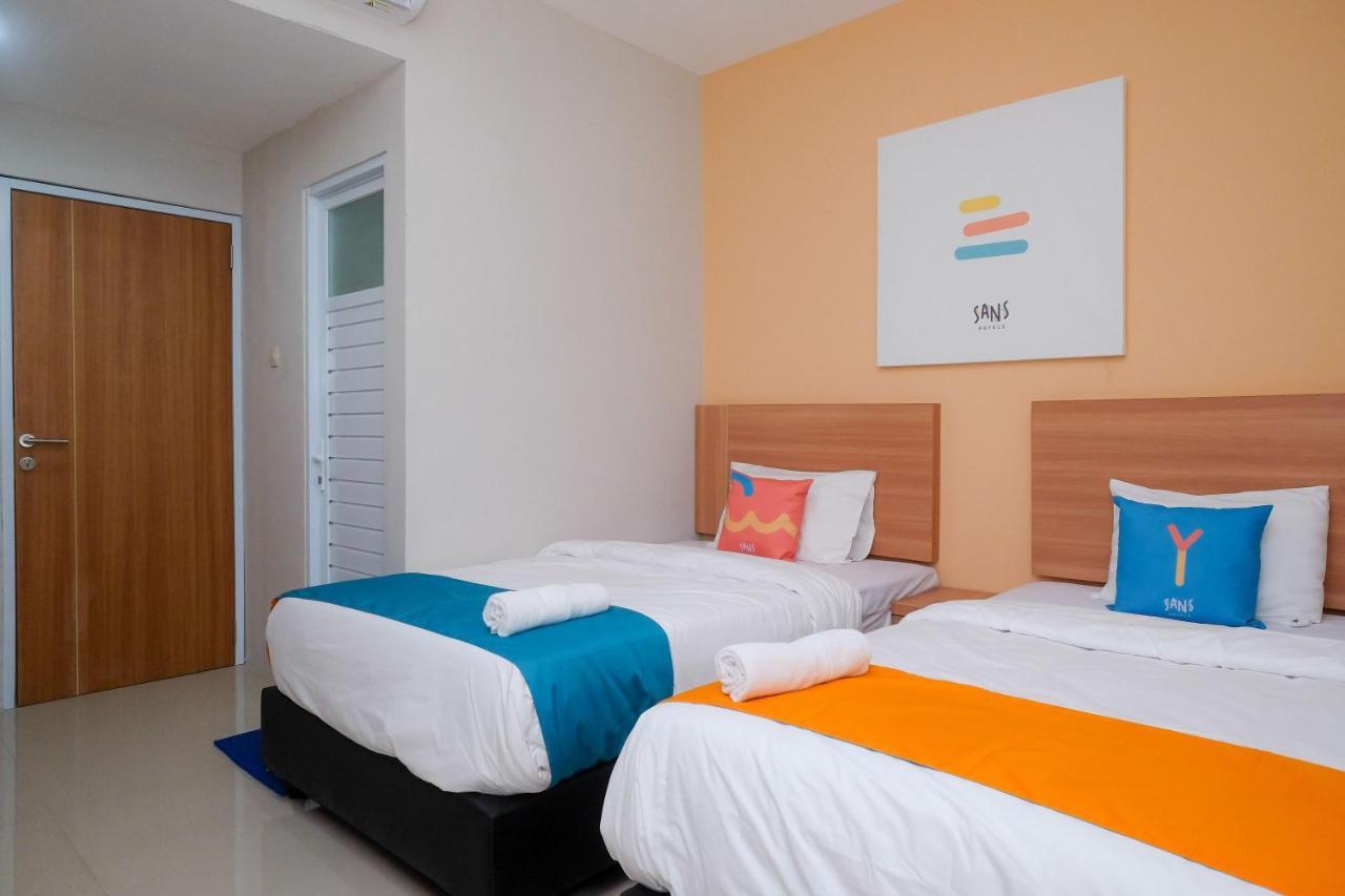 Sans Hotel Tiga Putri Semarang By Reddoorz 外观 照片