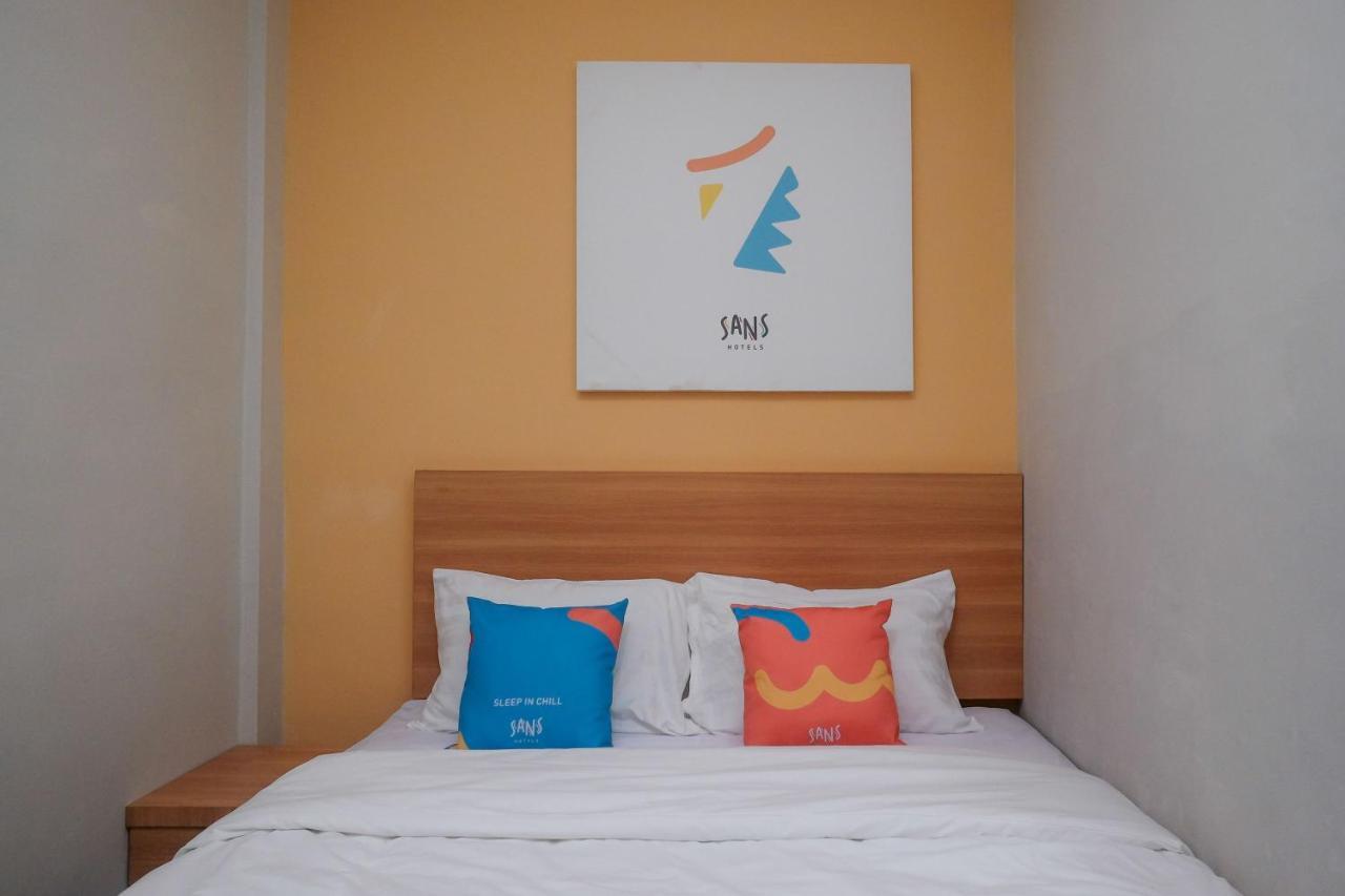 Sans Hotel Tiga Putri Semarang By Reddoorz 外观 照片