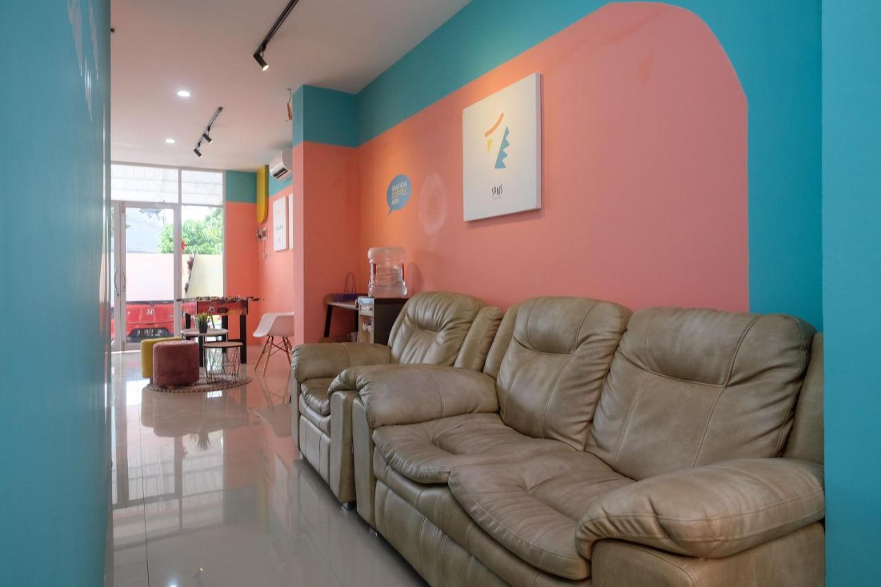 Sans Hotel Tiga Putri Semarang By Reddoorz 外观 照片