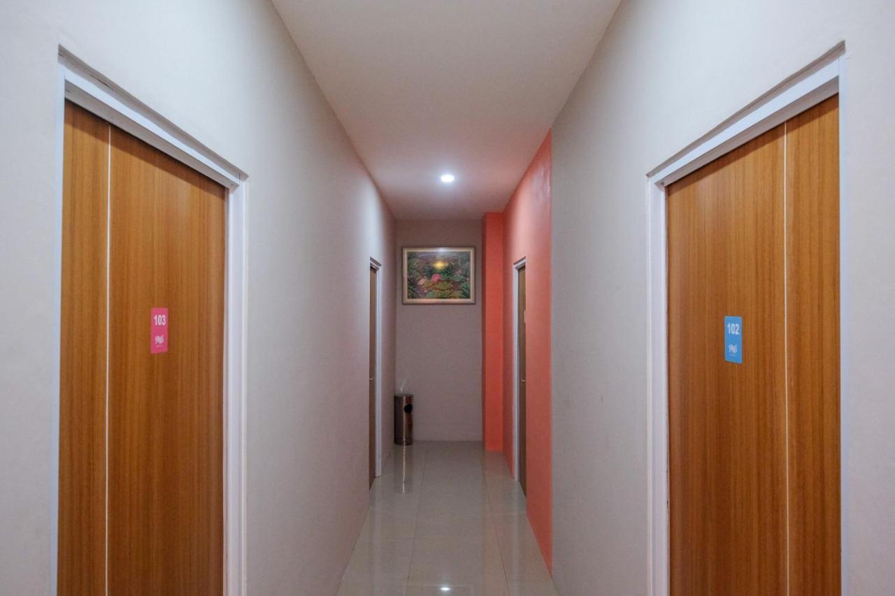 Sans Hotel Tiga Putri Semarang By Reddoorz 外观 照片