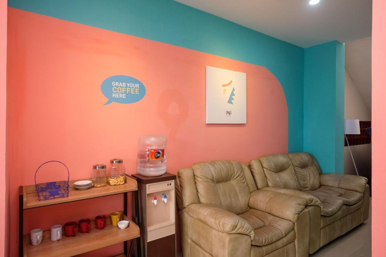 Sans Hotel Tiga Putri Semarang By Reddoorz 外观 照片