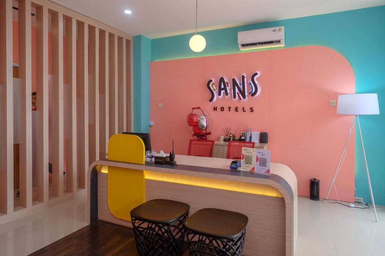 Sans Hotel Tiga Putri Semarang By Reddoorz 外观 照片