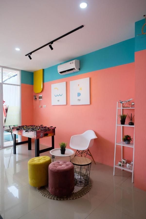 Sans Hotel Tiga Putri Semarang By Reddoorz 外观 照片