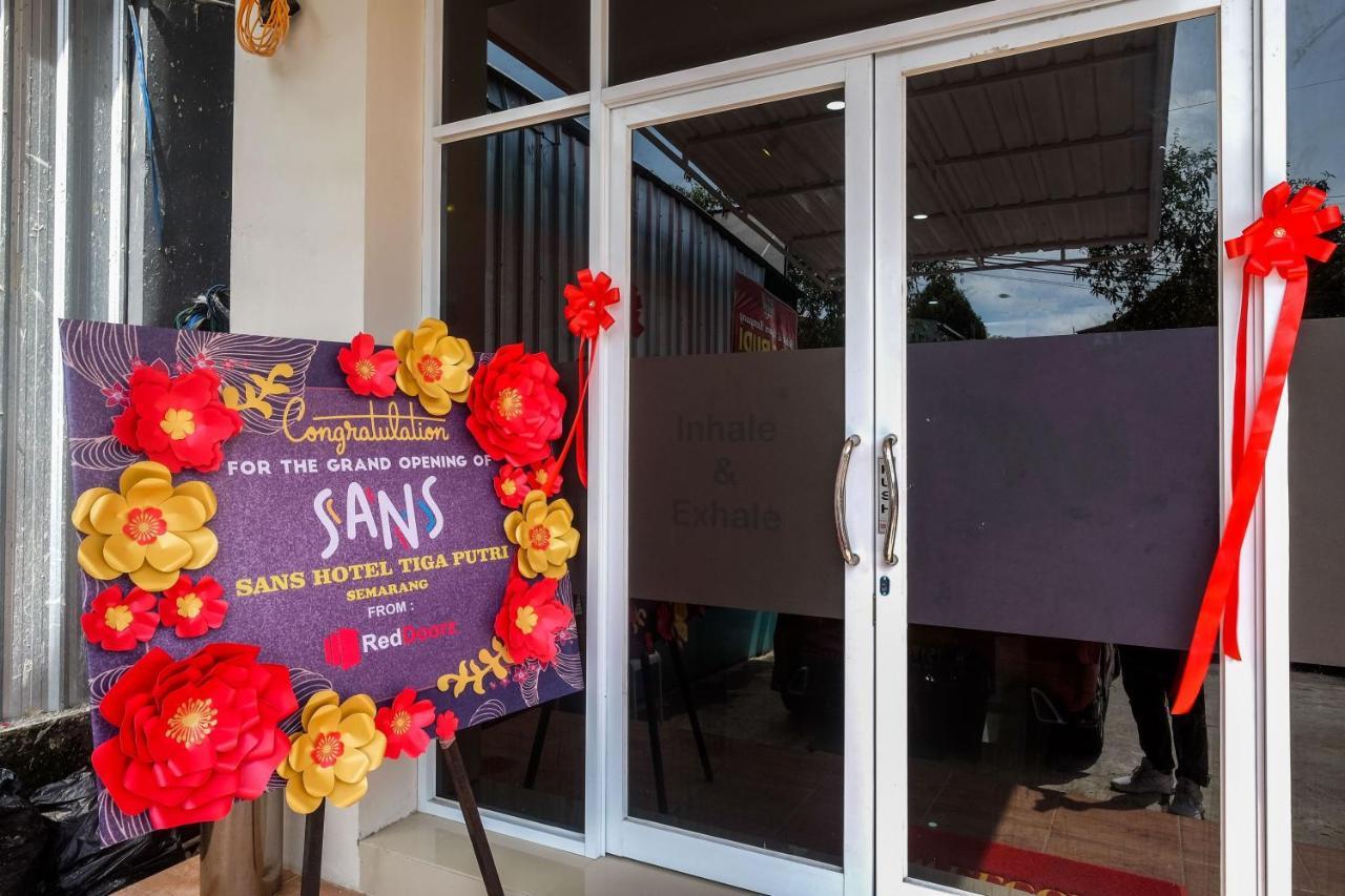 Sans Hotel Tiga Putri Semarang By Reddoorz 外观 照片