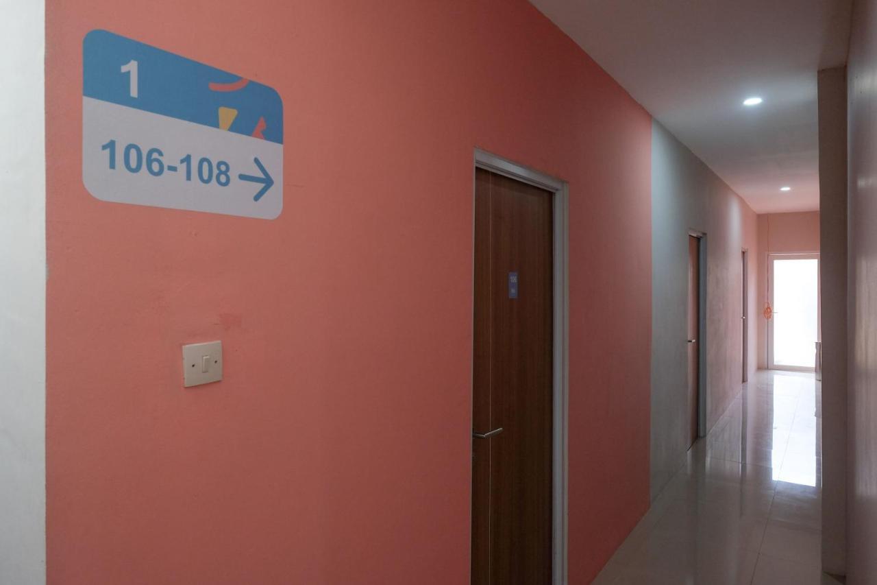 Sans Hotel Tiga Putri Semarang By Reddoorz 外观 照片